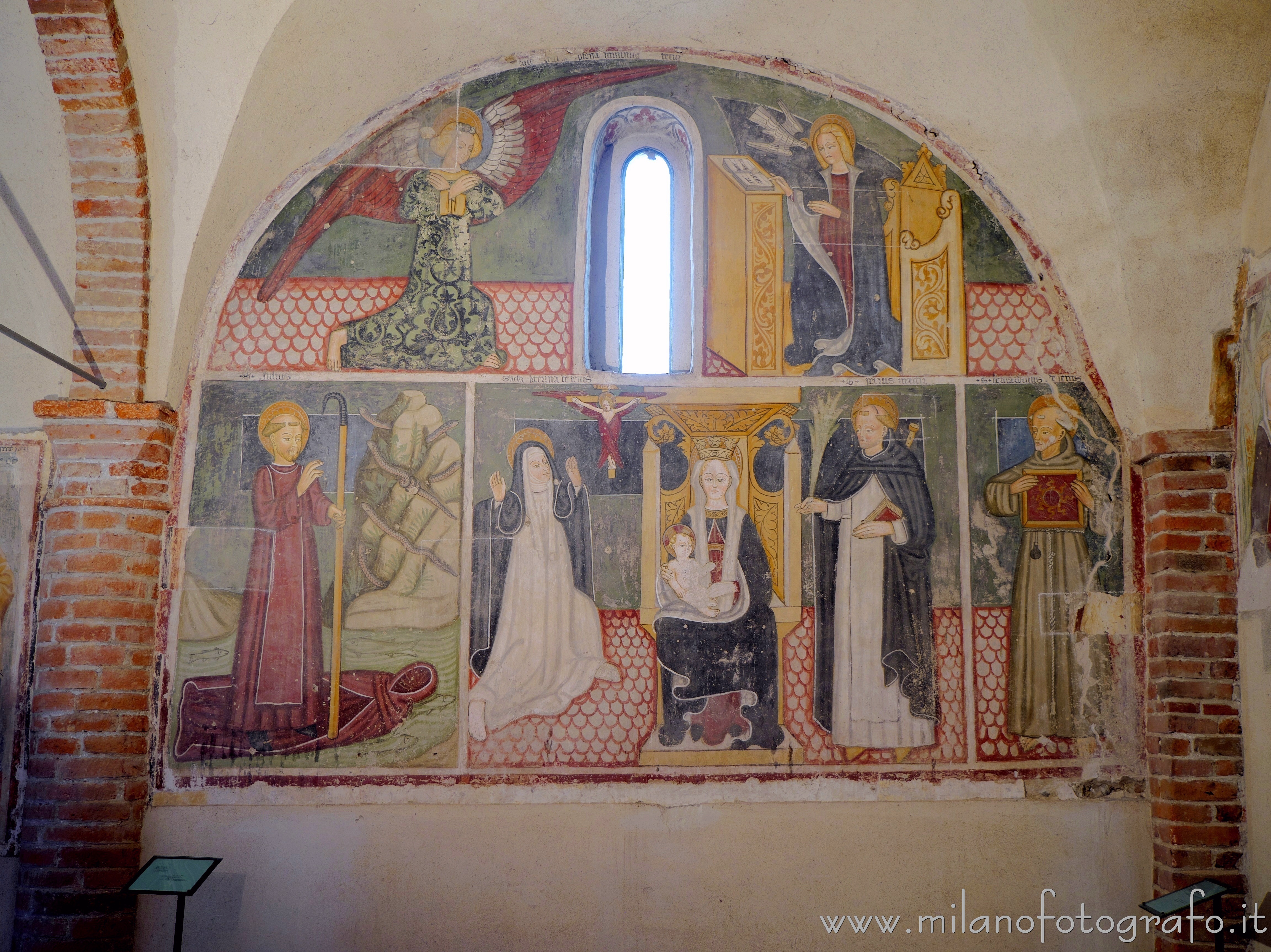Casalvolone (Novara, Italy) - Right wall of the firt span of the Church of St. Peter - Full resolution picture